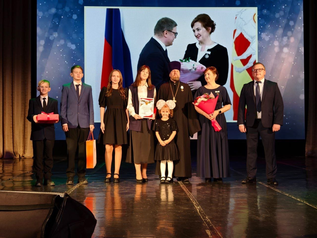 КОНЦЕРТ КО ДНЮ МАТЕРИ В ДК «БУЛАТ» Г. ЗЛАТОУСТ